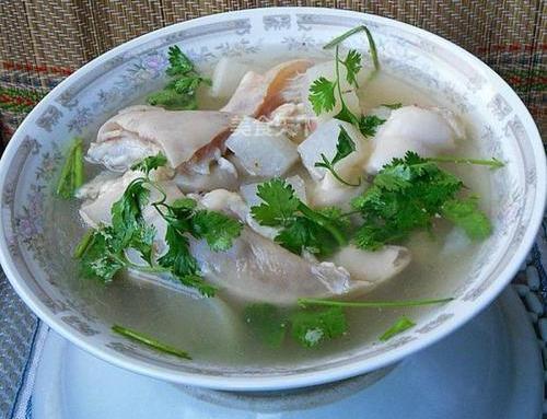 清炖牛筋汤不会做?牢记这两步,牛筋口感劲道,汤汁浓香