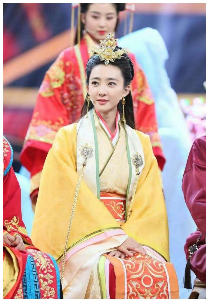 《王牌》重现昭君风采 一身红袍大展曼妙舞姿|昭君|王丽坤|王牌对王牌