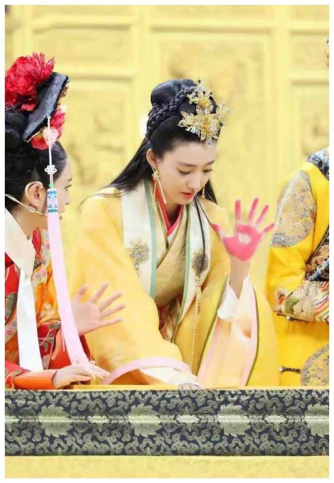 《王牌》重现昭君风采 一身红袍大展曼妙舞姿|昭君|王丽坤|王牌对王牌