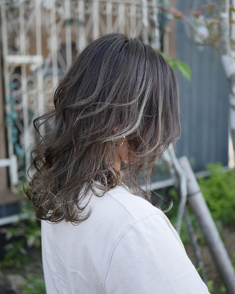 随意自然微卷长发发型 看这些就知道了卷发有多美