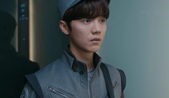 《上海堡垒》导演,作者接连道歉,鹿晗这一作法,更加惹怒观众!