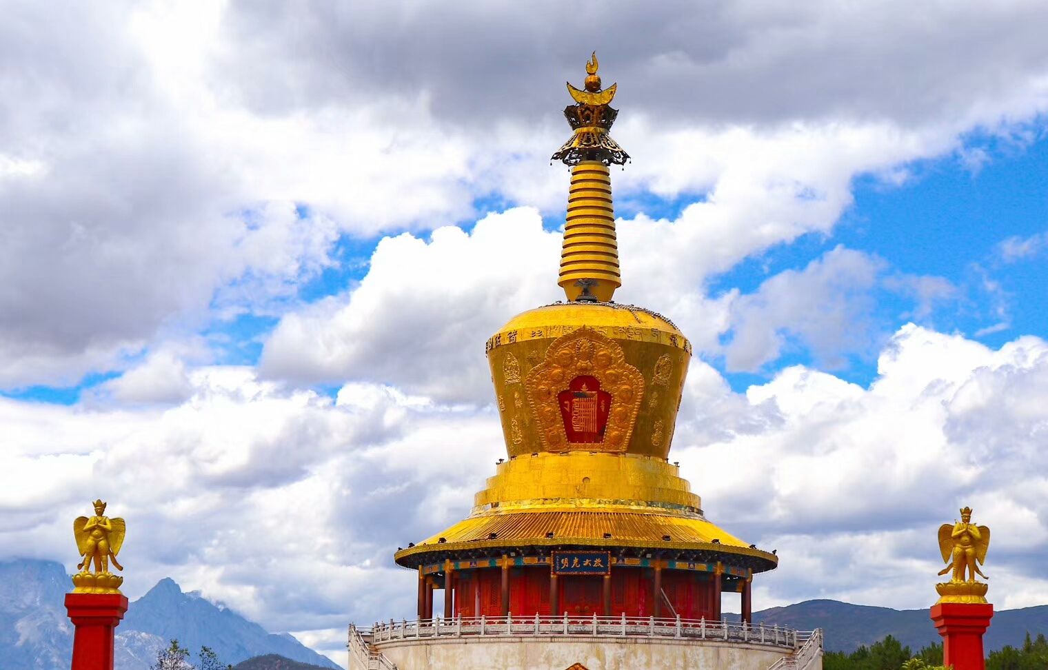 中国藏传佛教唯一金塔——东宝尊胜塔(丽江金塔)