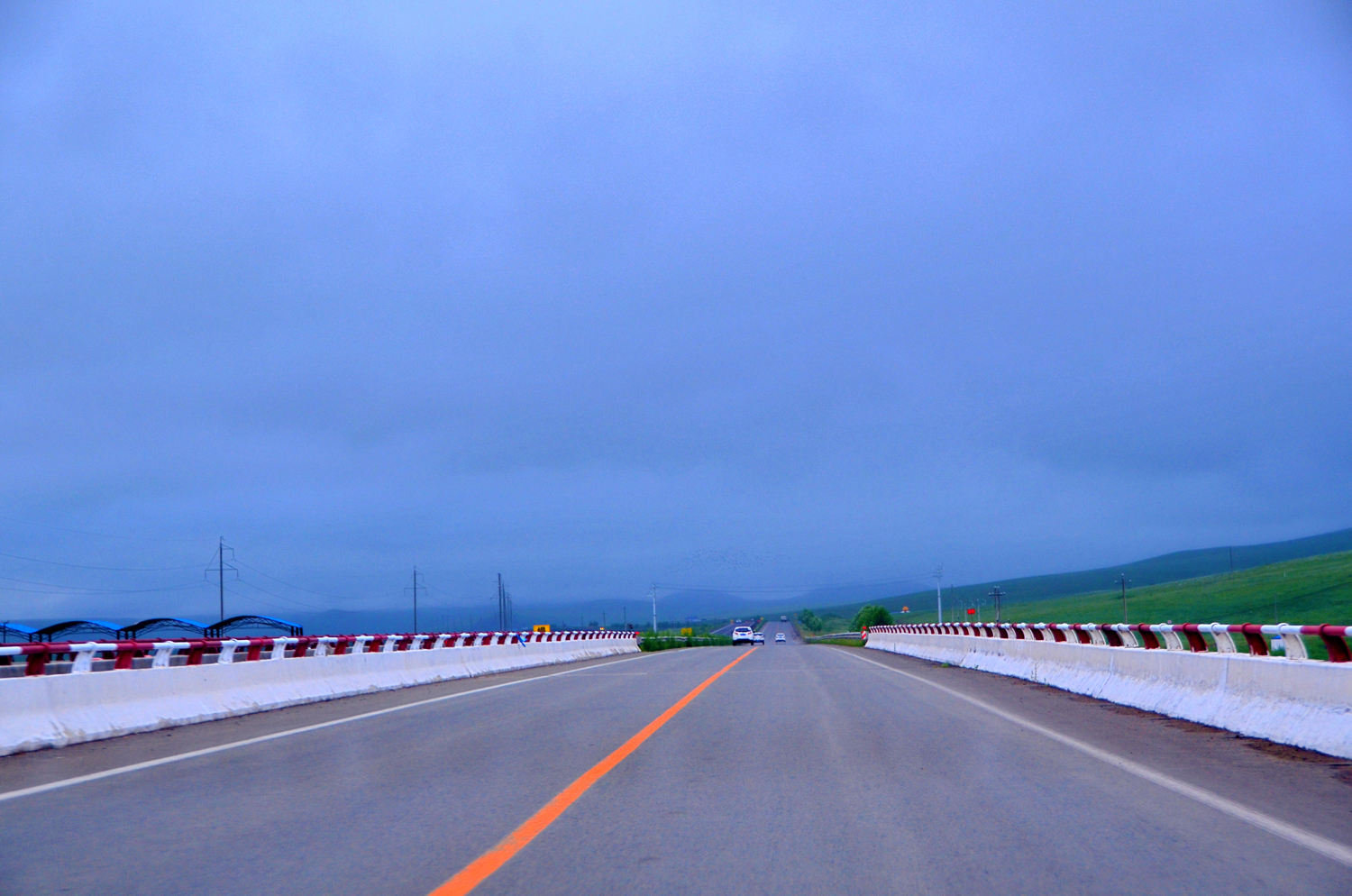 去往阿尔山的111国道两侧山地草原原创摄影