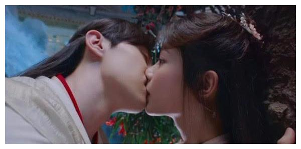 邓伦和女星的"接吻照",图1是荧幕初吻,图4网友直呼在一起