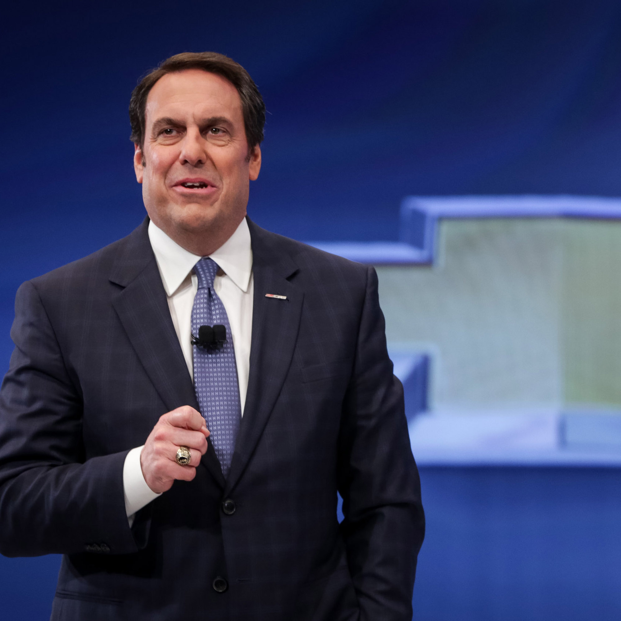 局面| 从小就在科尔维特里玩耍的马可·睿思,"藏起愤怒"上任