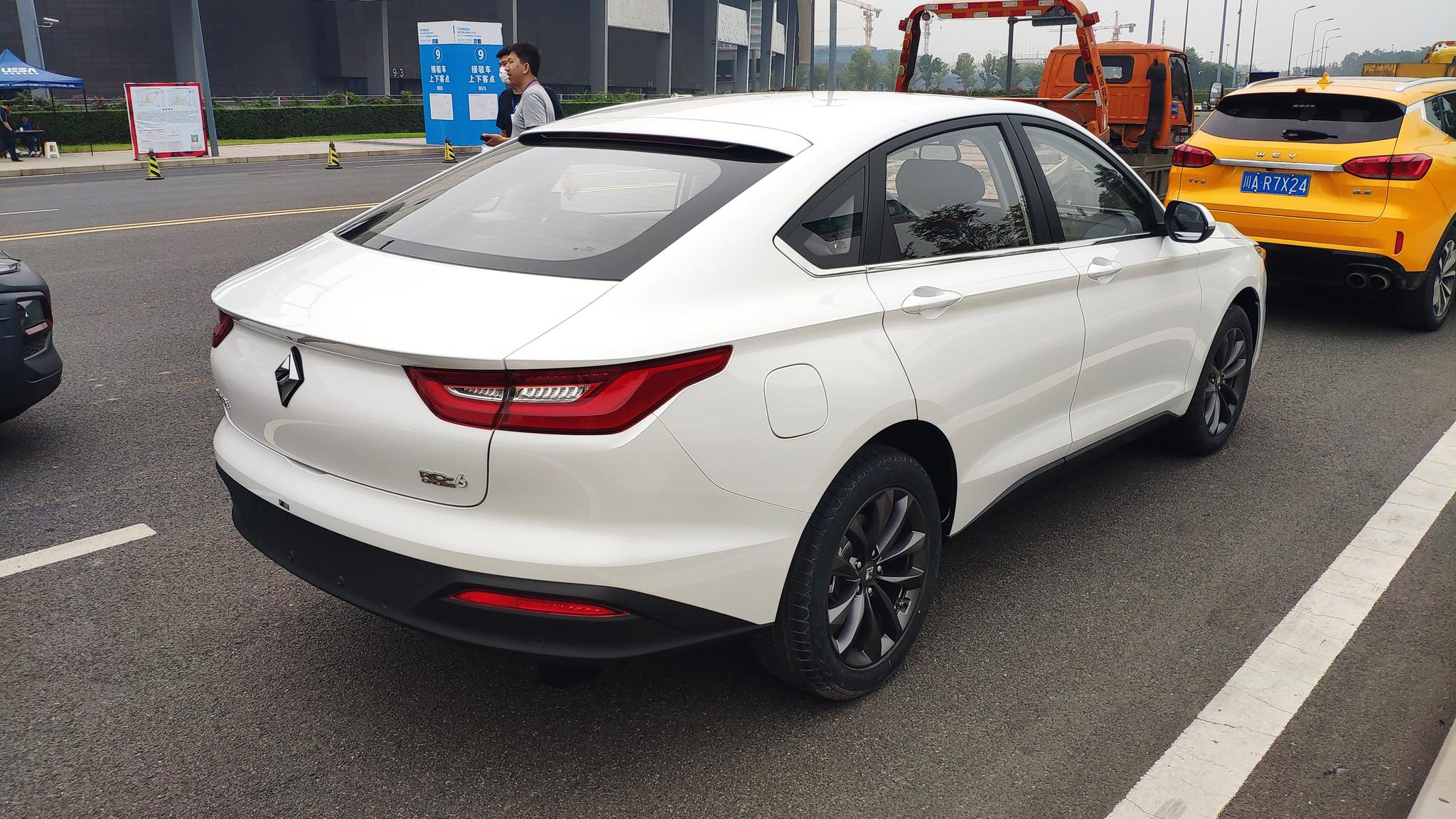 宝骏rc-6实车现身成都车展,或近期上市