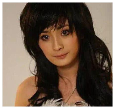 杨幂为证自己颜值,故意晒出"出道前旧照",是否整容一目了然!