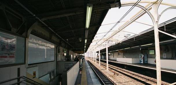 日本东京的新宿地铁，错综复杂让人迷失，购物街让女生停不下手