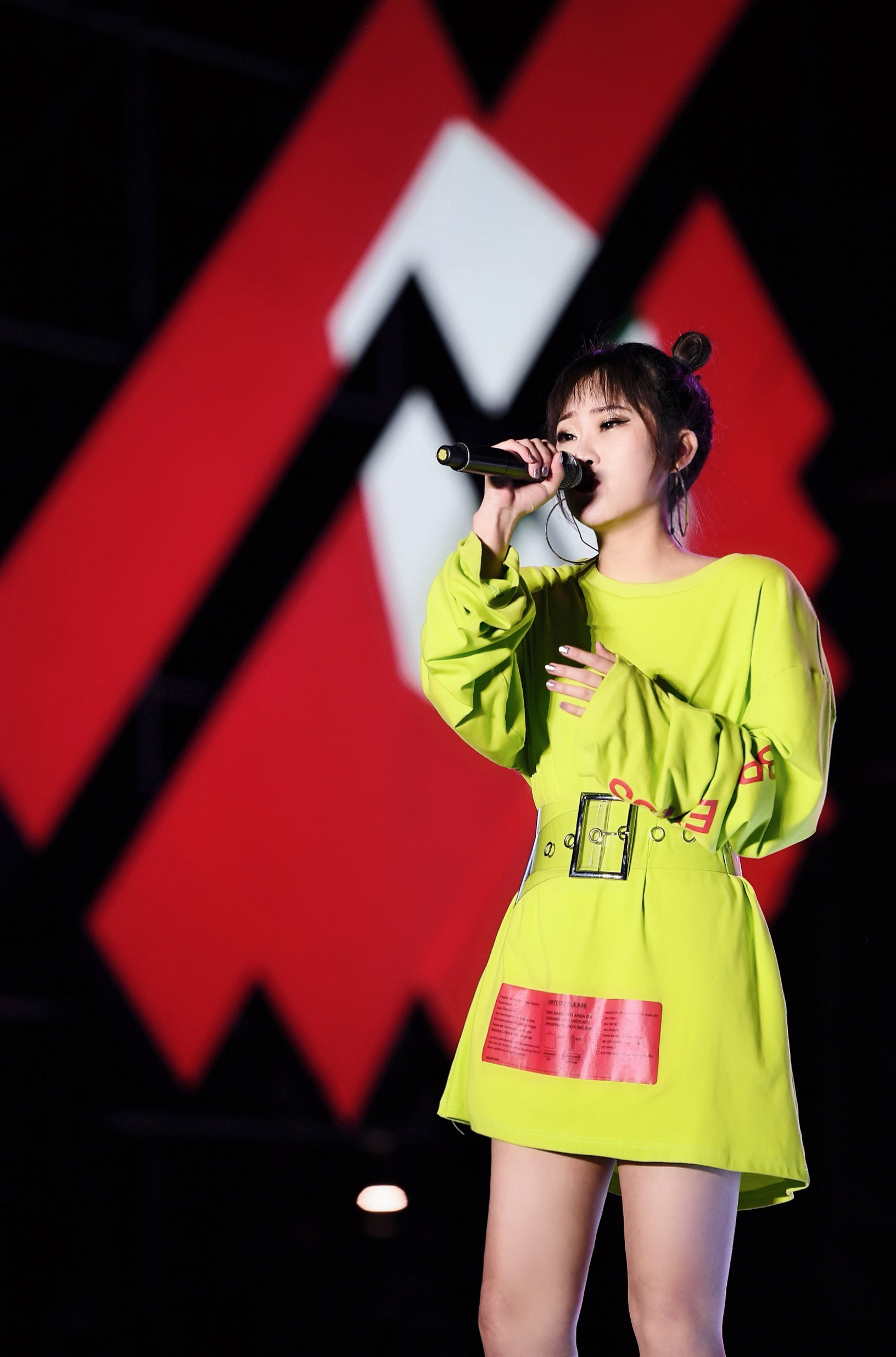 李宗南的《狂浪生》恣意洒脱,戚琦的《江湖小镇》婉约灵动,张晓涵的