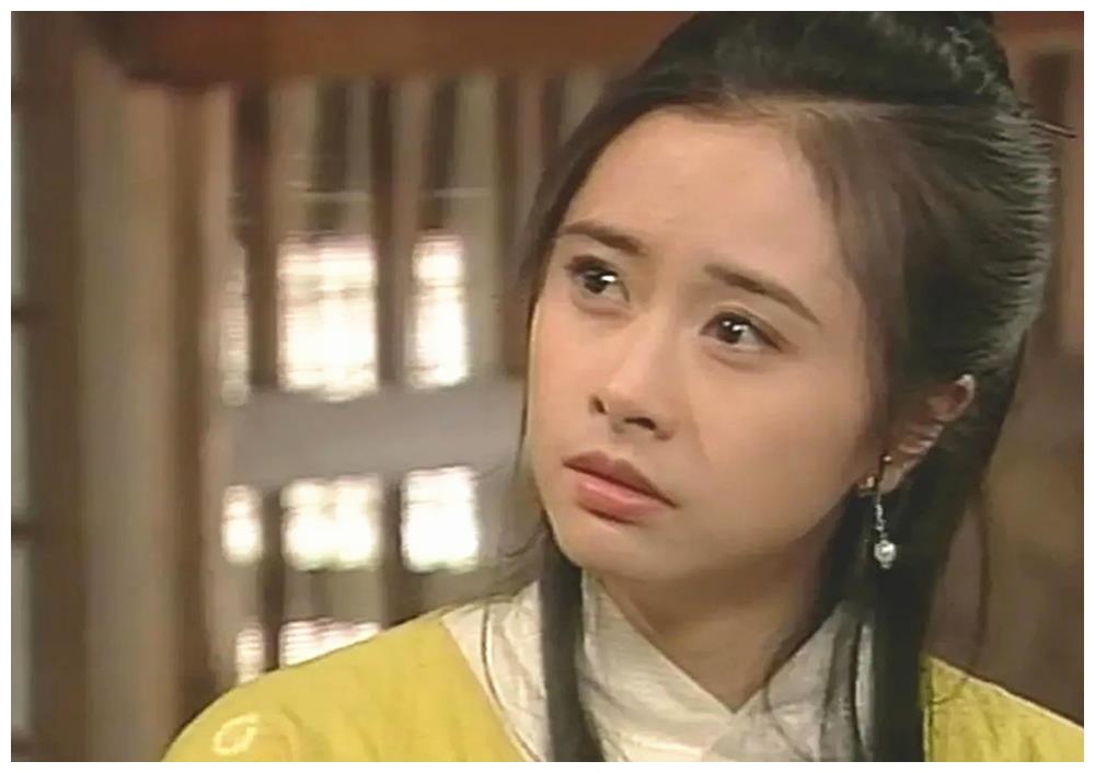 44岁何美钿素颜出镜,皮肤紧致似少女,曾追问张卫健为何没看上她