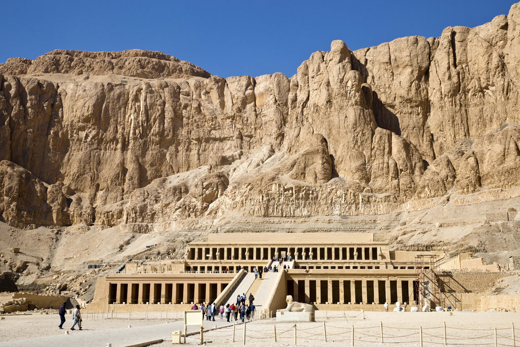 世界上第一位女王,古埃及唯一的女法老哈特谢普苏特神庙