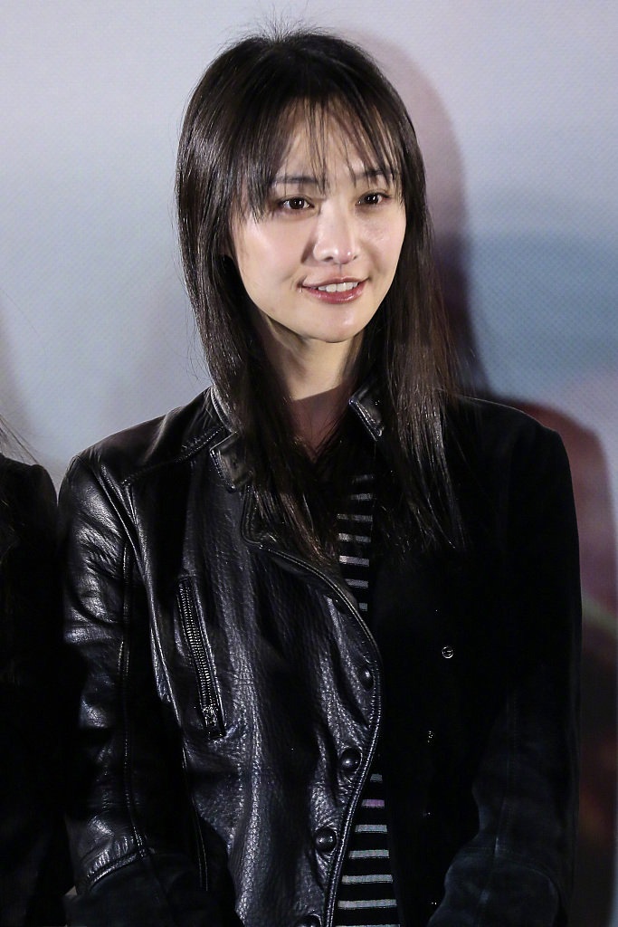 郑爽颜高任性怼脸拍高清生图皮肤超好但法令纹该消除一下了