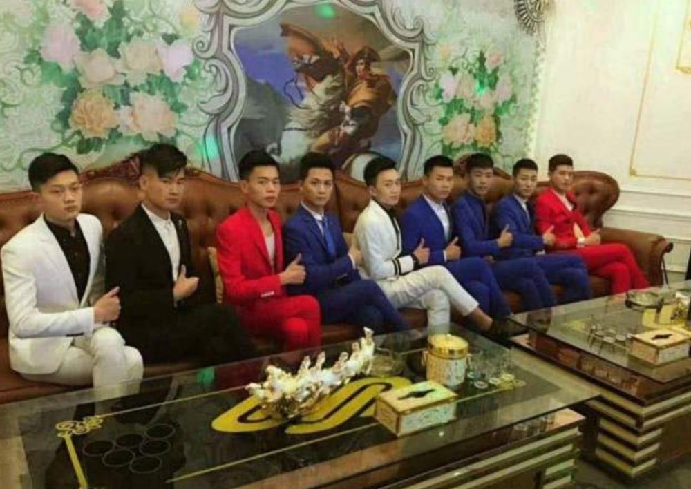 ktv"少爷"月薪上万,却仍难招人,经理无意间说出其中猫腻|少爷|男模