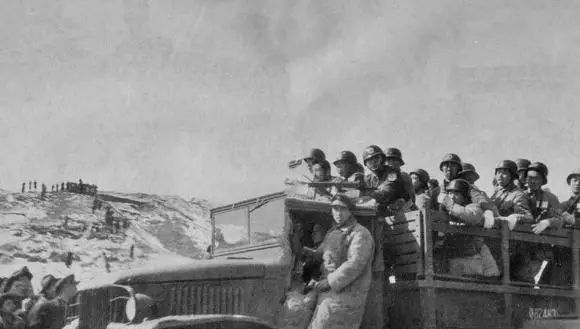 实拍枪决日本侵华战犯现场 图7日本将军谷寿夫被押往刑场