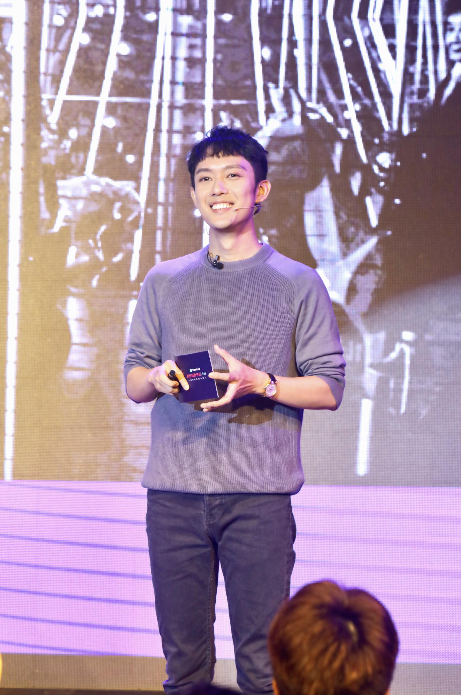 音乐人秦昊首场《常客》读书分享会 回忆成长经历