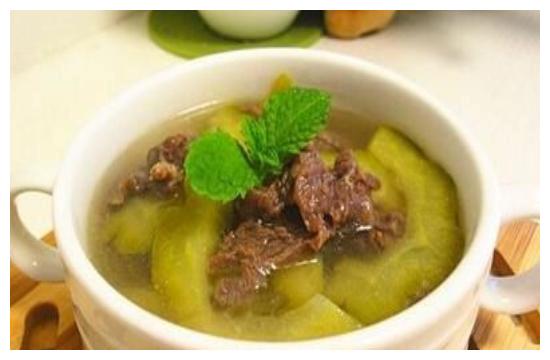苦瓜牛肉汤和清炖咖喱牛肉汤这样做,营养还美味,全家人都喜欢!