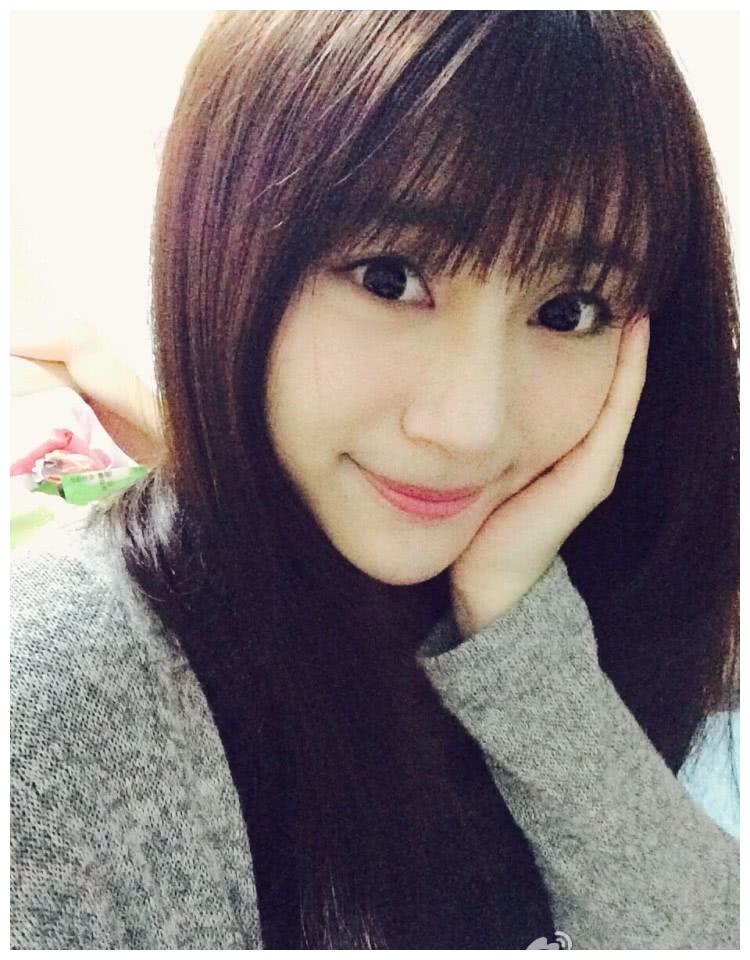 徐晨辰,1990年出生,大型女子偶像团体成员,甜美至纯