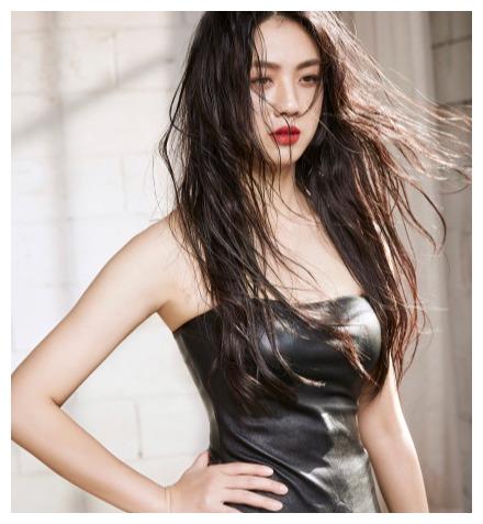 汤唯最新"营业"照曝光!魅惑性感撩人至极,为新片造势效果显著