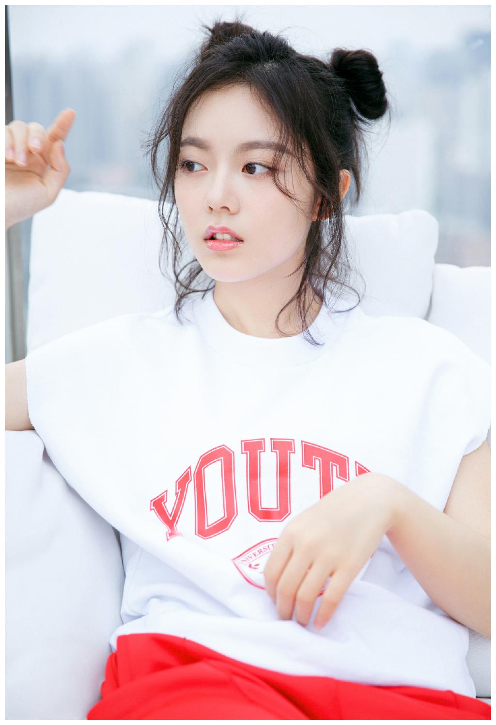 17岁赵今麦"不听话","校服裤"半边乖巧半边叛逆,隐藏时髦精