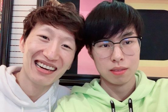 lol包子直播出事故失手点开迅雷暴露隐私下载内容引起热议