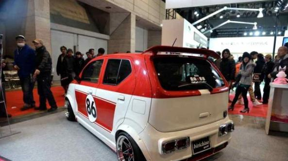 铃木奥拓版“GTR”，尺寸小了点，可能是最省油的赛道车