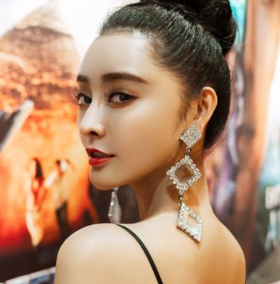 曾因整成范冰冰走红的何承熹,如今风生水起,还登上戛纳红毯