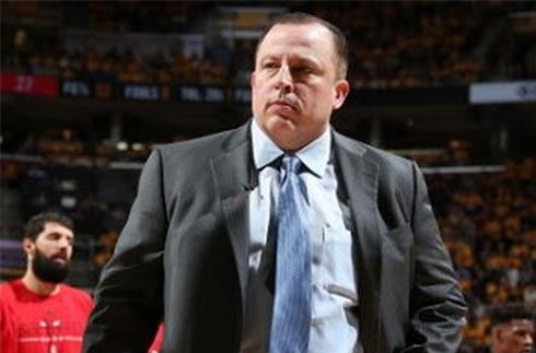 nba森林狼教练锡伯杜被解雇! 暂时任命莱恩桑德斯!