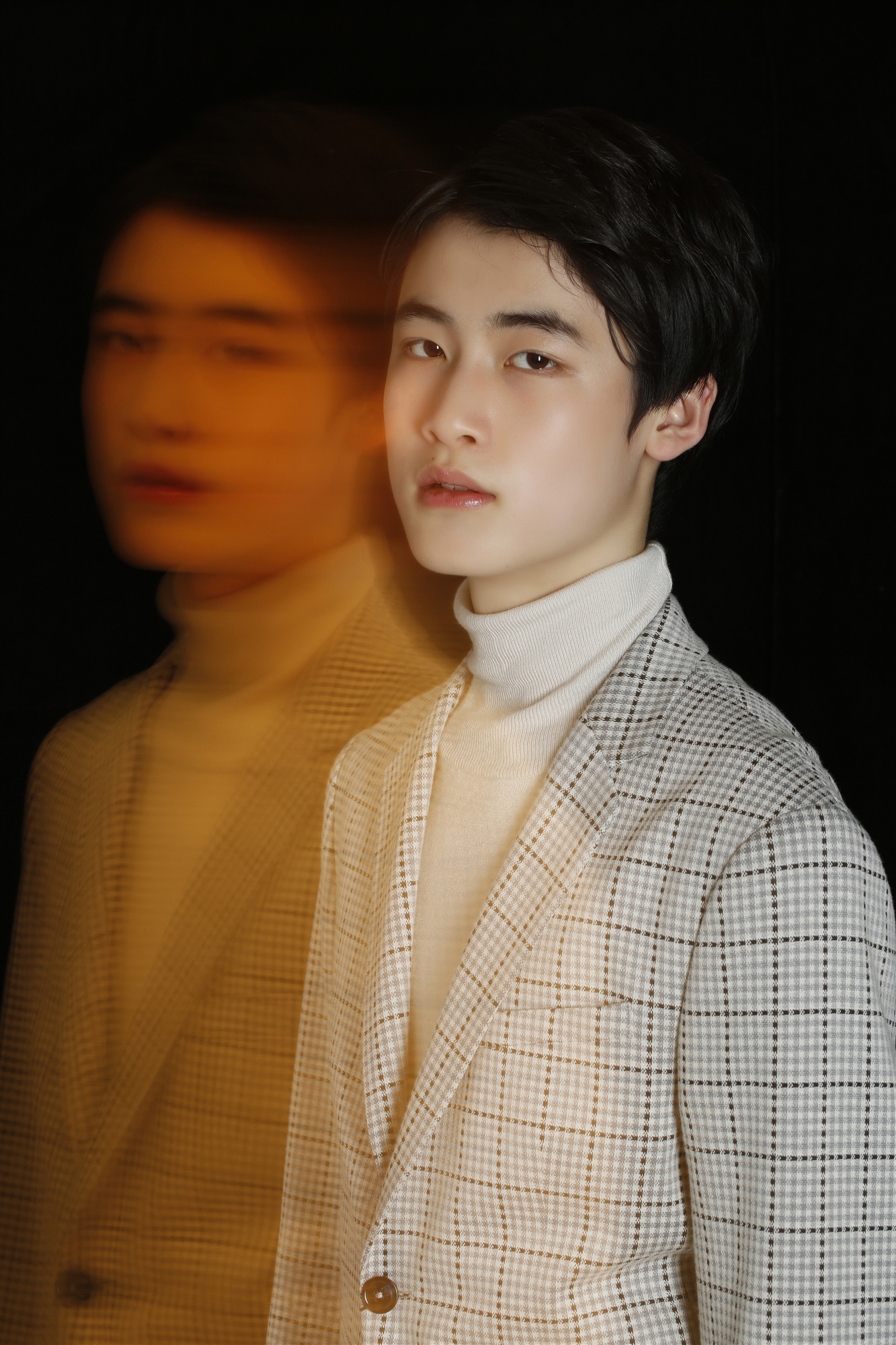 谷昊峰时尚写真曝光 朦胧光影诠释青涩少年初长成