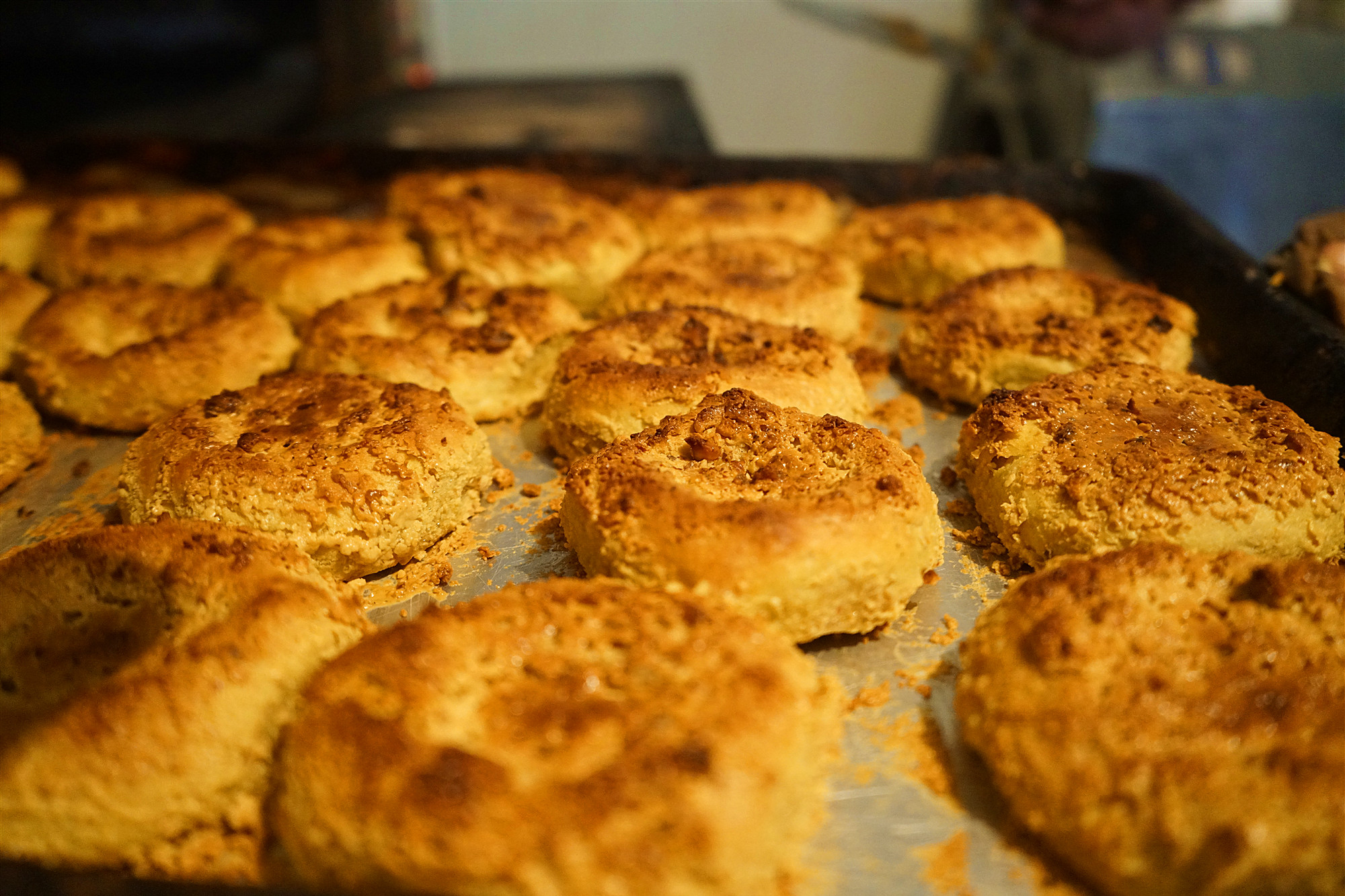 家乡味!48岁男子卖核桃馍11年,生意火爆却坚持不开分店