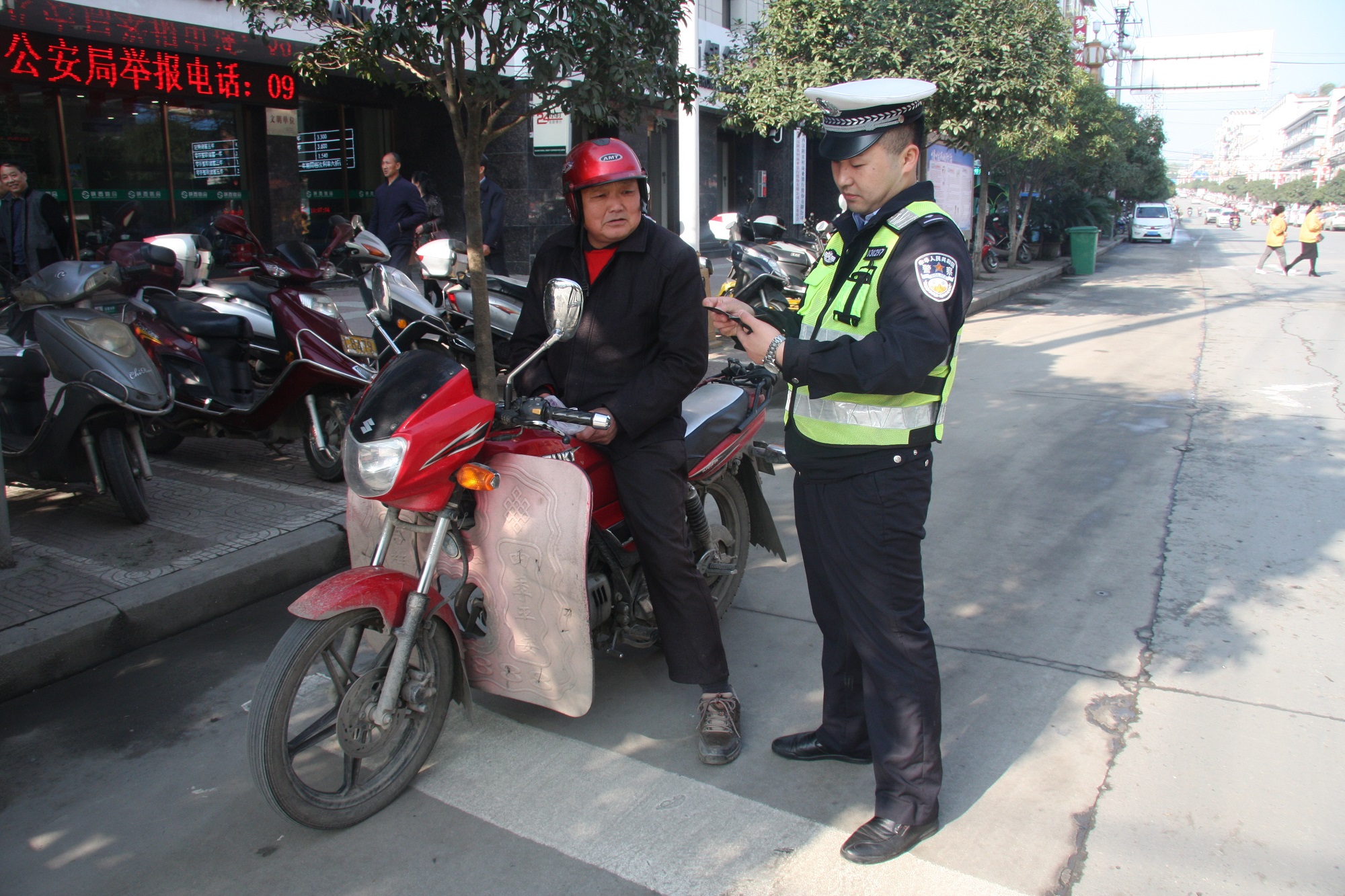 汉阴交警全力以赴做好第四季度道路交通安全管理工作