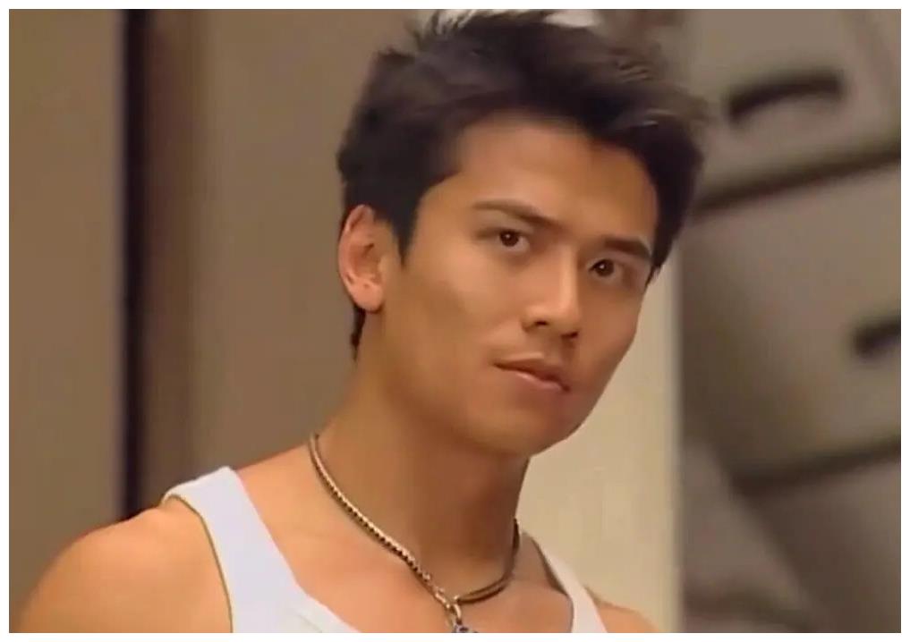 唐文龙健身累趴50岁身材健硕似小伙曾因奇怪理由与陈少霞分手