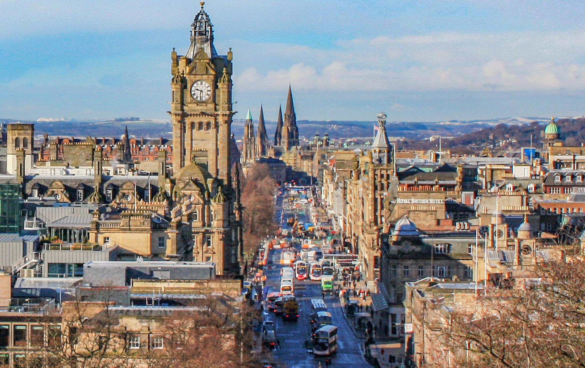 是英国最著名的历史文化古城之一,这里有着悠久的历史,许多历史建筑亦