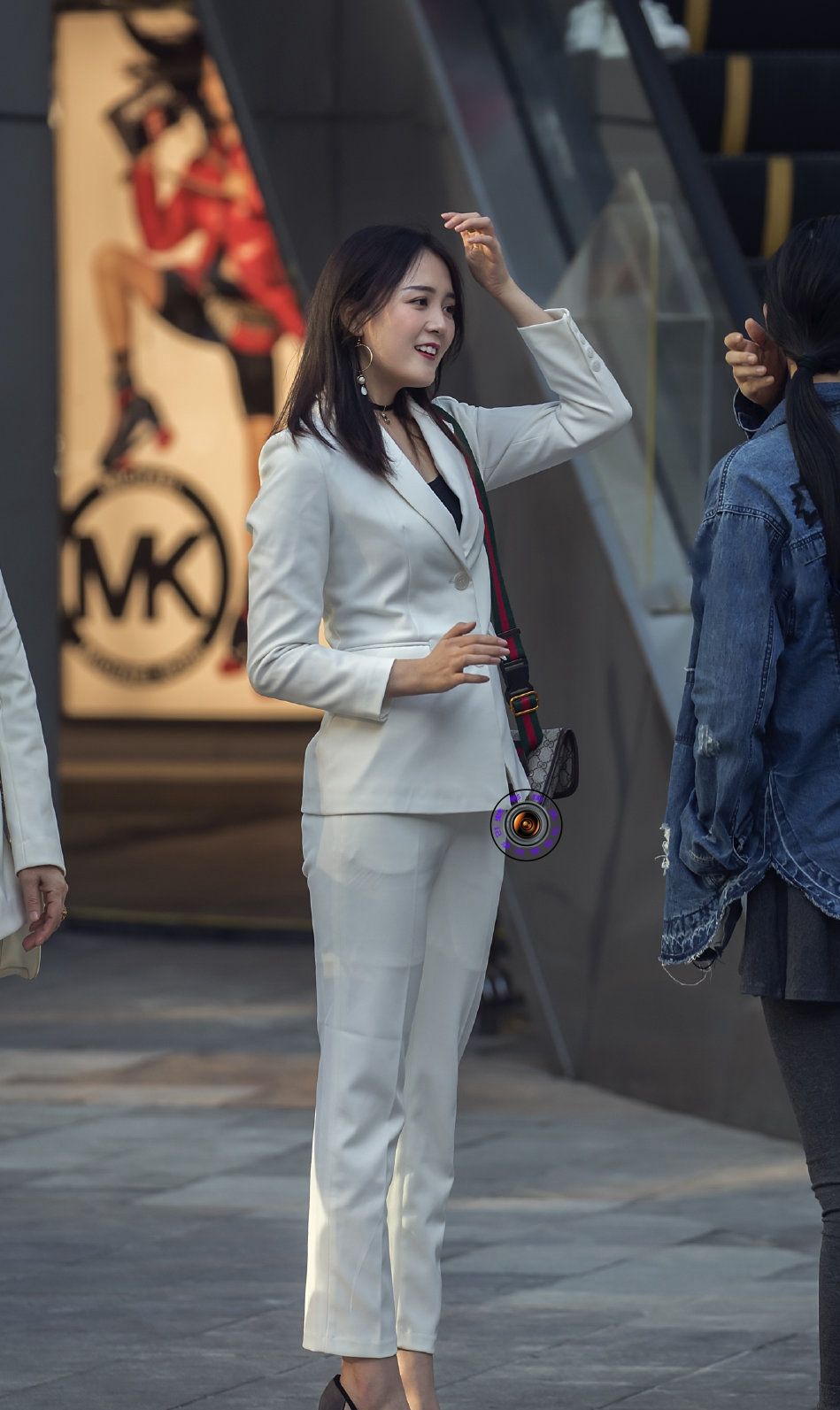 经典的尖头细高跟鞋,修身显瘦提气质,美女穿上它很有女人味