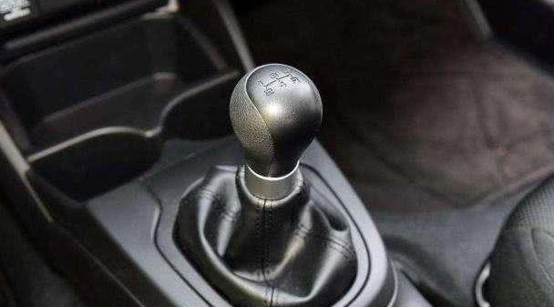 手动挡降档补油是什么意思?有啥用?很多车主