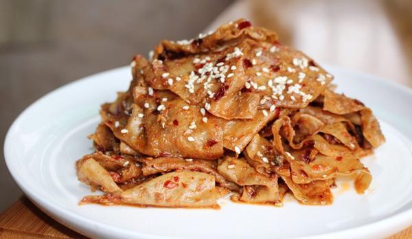 特色麻辣豆皮,香辣美味最解馋的小吃