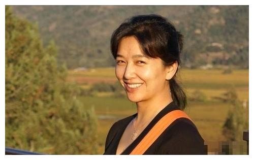 高曙光近照,两任妻子长相差距巨大,女儿的名字令他耿耿于怀