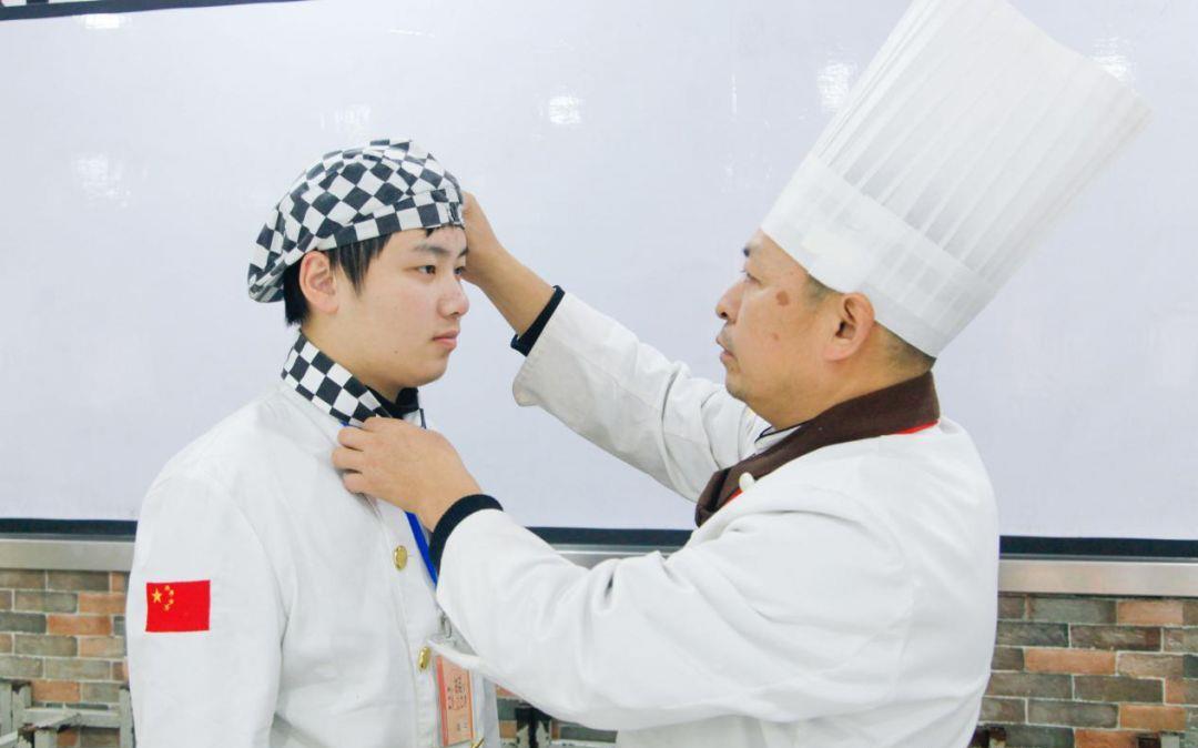 请给我戴上一顶厨师帽,我要带着梦想去奋斗