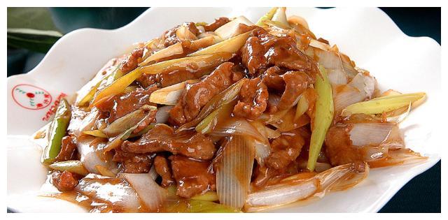 一颗大葱,一块羊肉,轻松做出肉嫩可口的葱爆羊肉