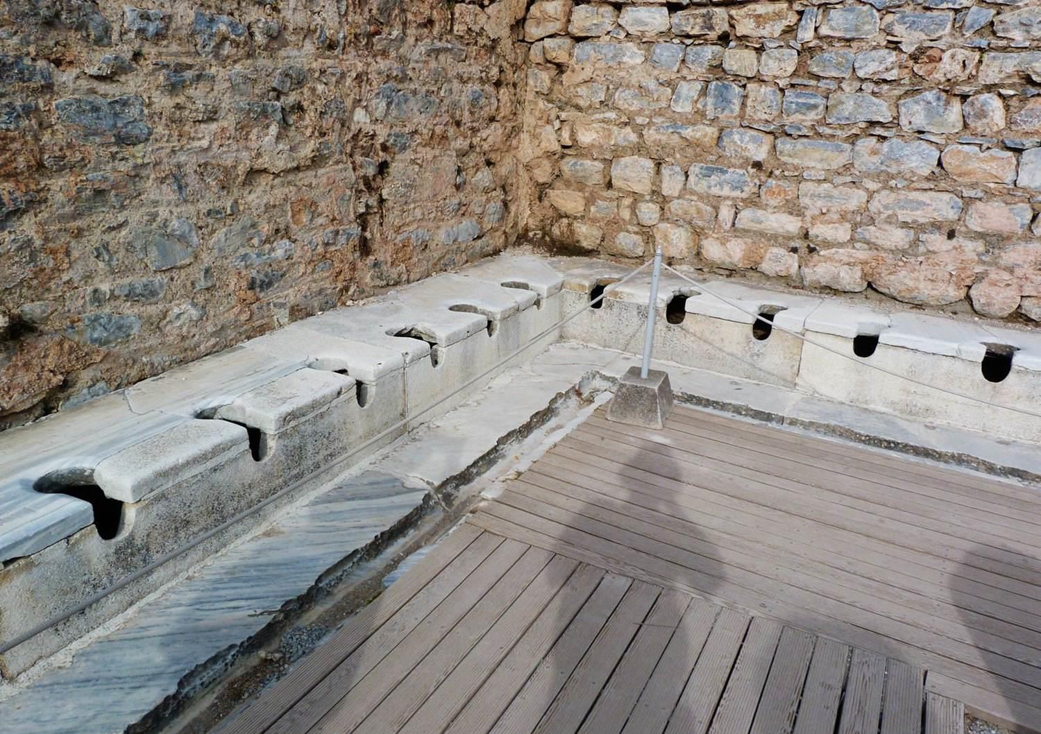 两千年以前的古罗马厕所,露天建造还要收取费用,成王权贵族象征