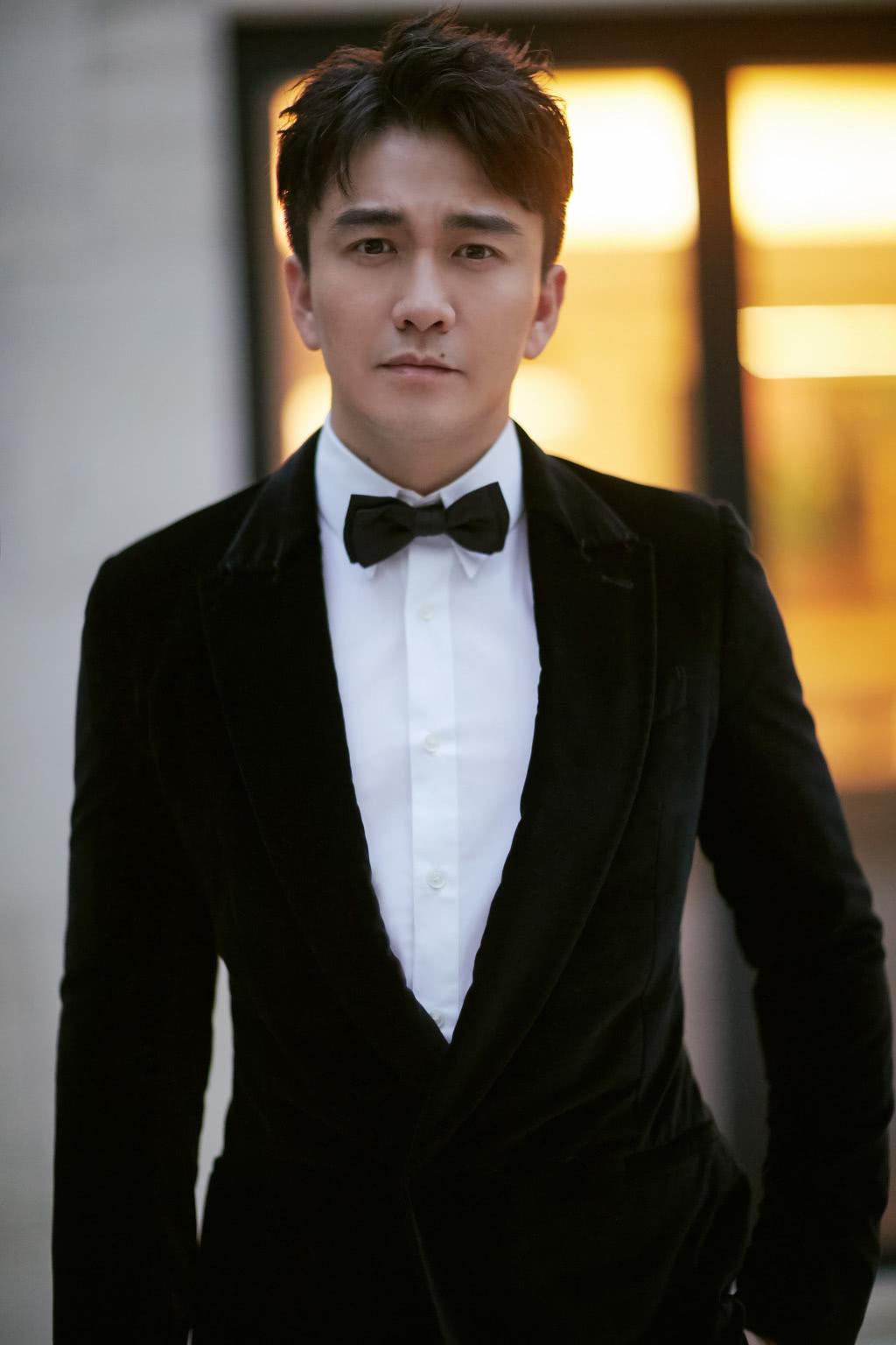 人红是非多,翟天临学历被质疑,工作室已出面辟谣.