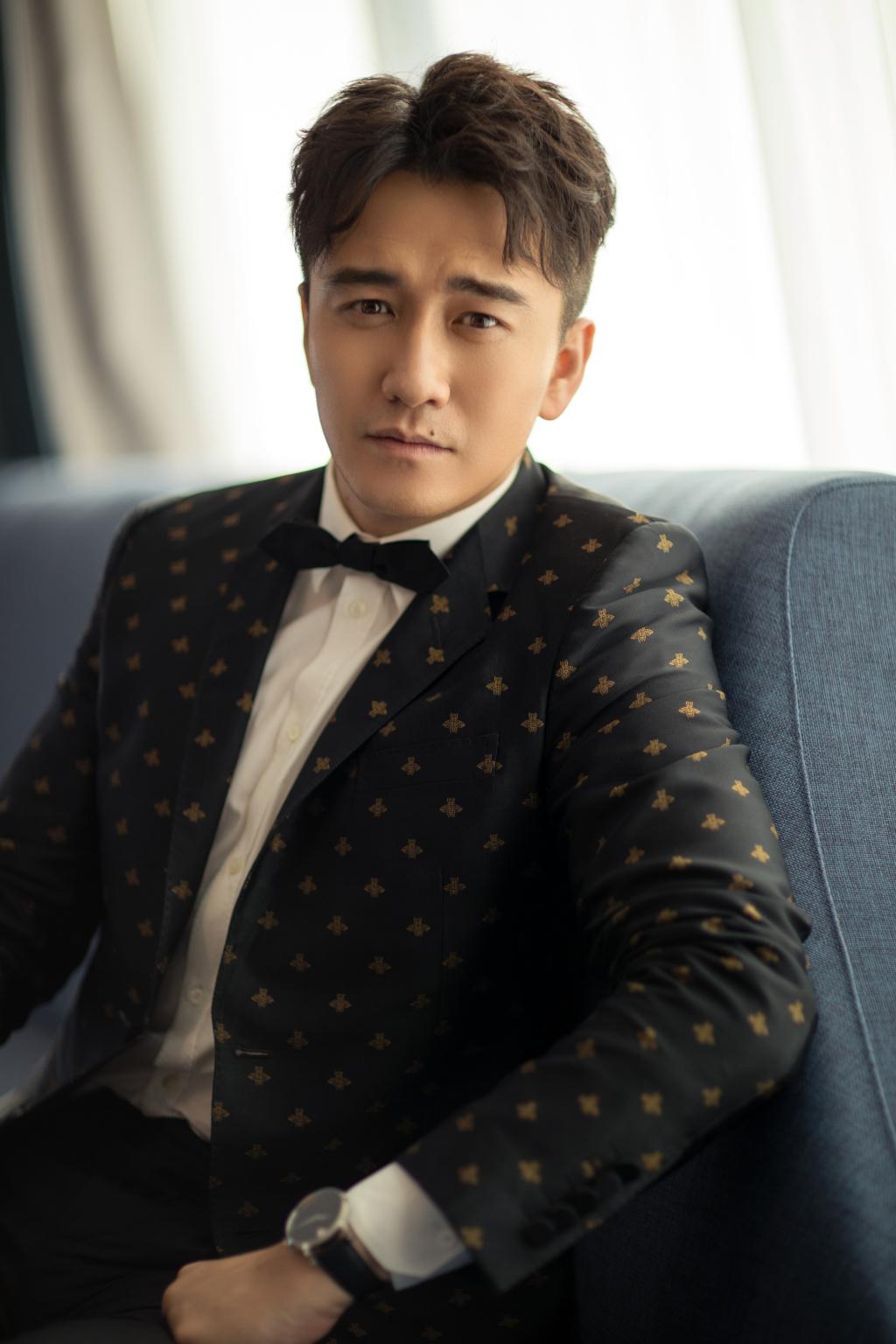 人红是非多,翟天临学历被质疑,工作室已出面辟谣.