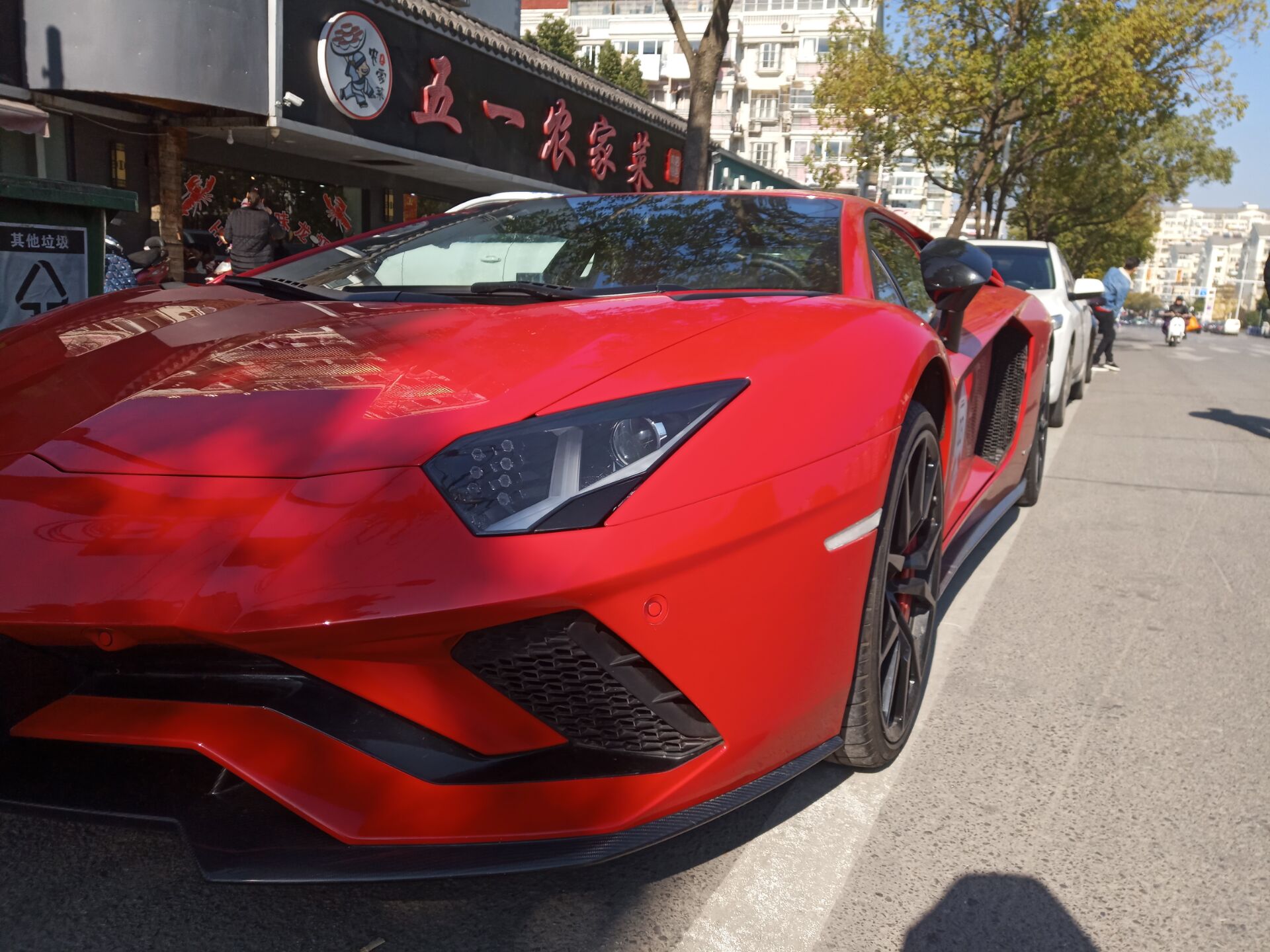 南通五一路实拍兰博基尼大牛lp7004