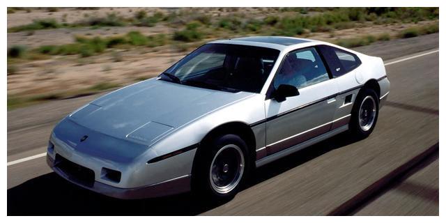80年代会跑又省油的中置引擎美国跑车-庞蒂亚克fiero