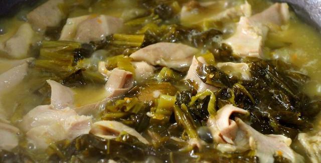 学会这样做酸菜猪肚汤,开胃解馋超下饭,挑食的孩子回回吃不够