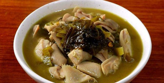 学会这样做酸菜猪肚汤,开胃解馋超下饭,挑食的孩子回回吃不够