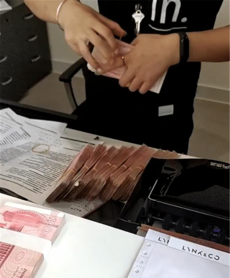 150000现金提款黑色吉利衣领03马力180