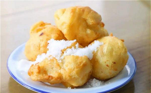 豌豆黄和奶油炸糕,都是老北京小吃里顶好的,去了别错过