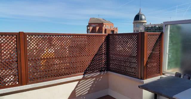 老家2层小楼带露台围墙不到1米高加圈木质围栏没物业管抢