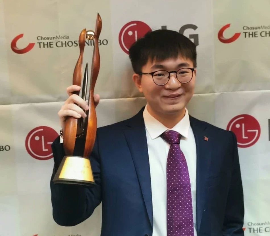 杨鼎新状态大勇被授两子大胜绝艺