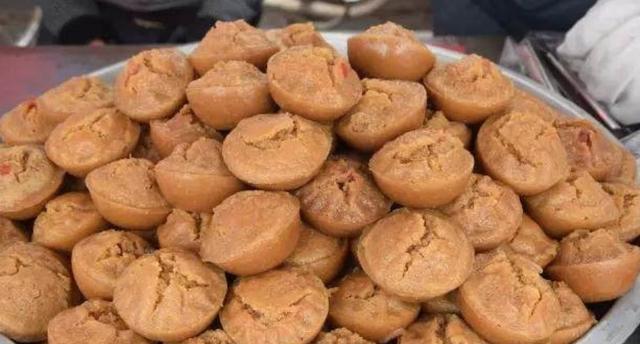 三,发籺(也叫发糕)一碗直接进嘴,细腻,嫩,爽滑,酸,甜,咸还有肉香交织